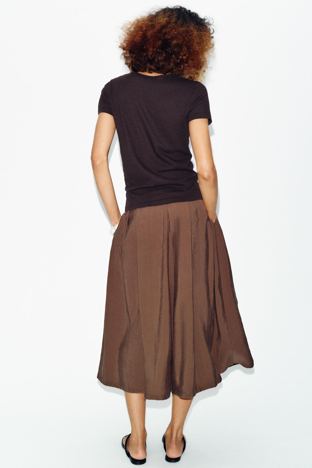 CAMISETA MANGA CORTA CON LINO / Chocolate - Zara фото 3