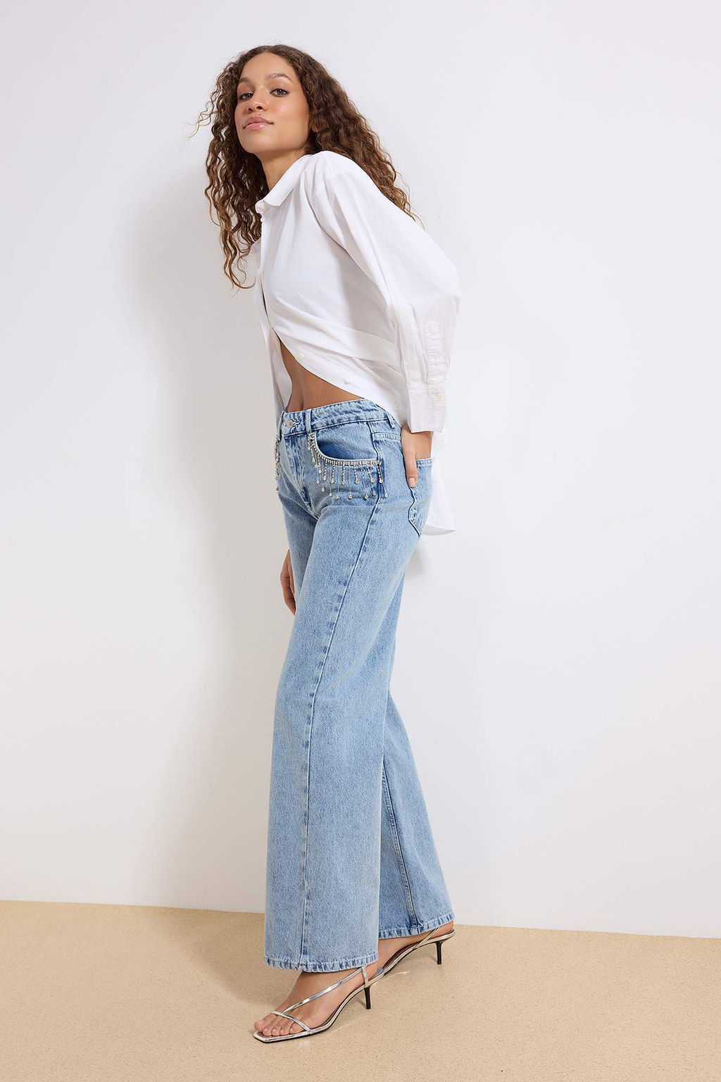 Mavi Tasl? Aksesuar Detayl? Yuksek Bel Wide Leg Jeans TWOSS23JE00204 - Trendyolmilla фото 9