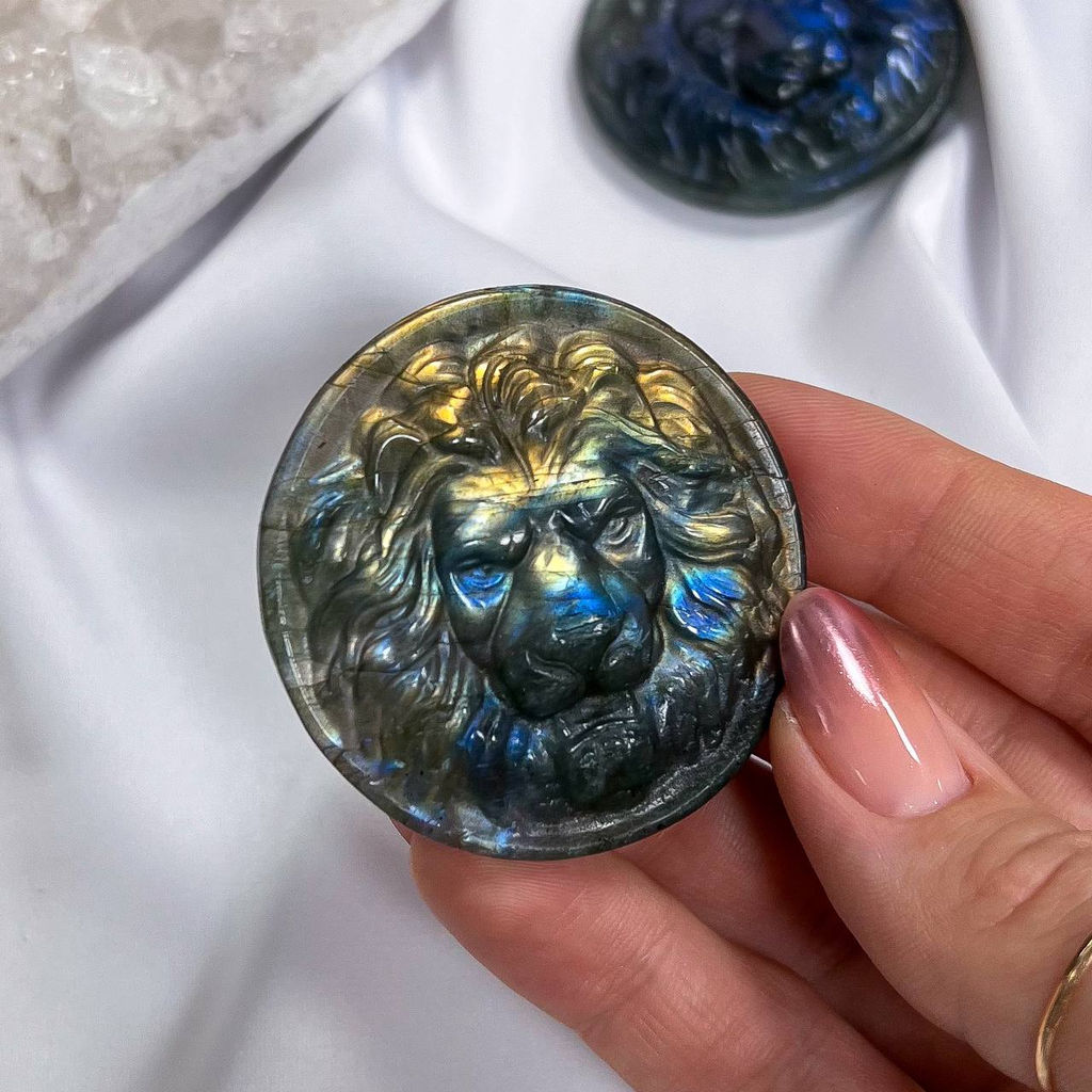 Фигурка резная "Лев" из Лабрадора