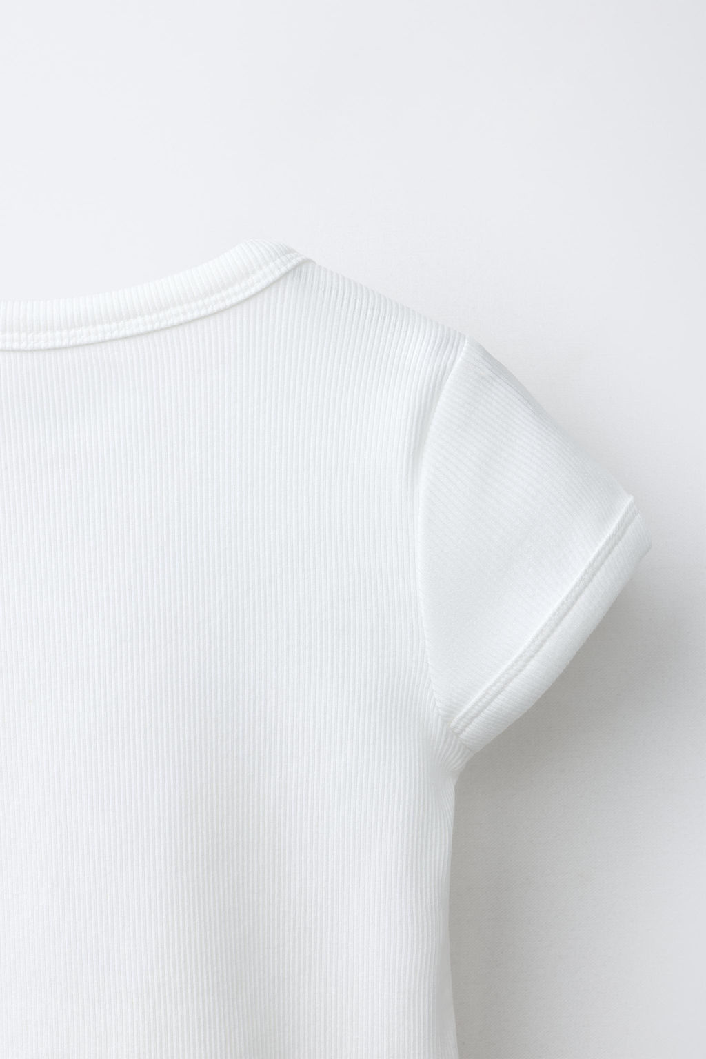 CAMISETA RIB CUELLO PICO / Blanco - Zara фото 4