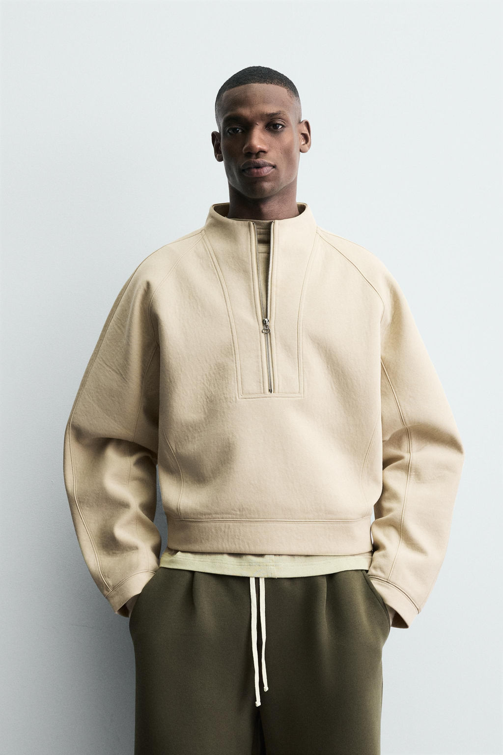 NEOPRENE-EFFECT CROPPED FIT SWEATSHIRT WITH STUD DETAIL - Zara фото 2