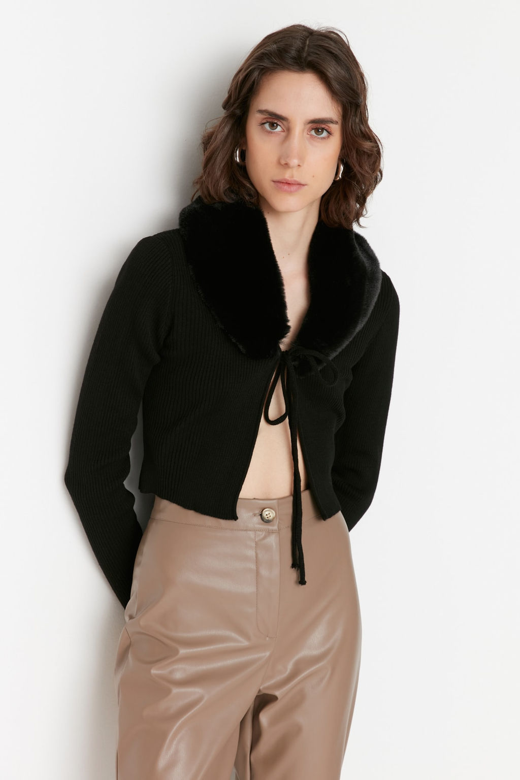 TRENDYOLMILLA Bej Suni Kurk Yakal? Baglama Detayl? Triko H?rka TWOAW23HI00007