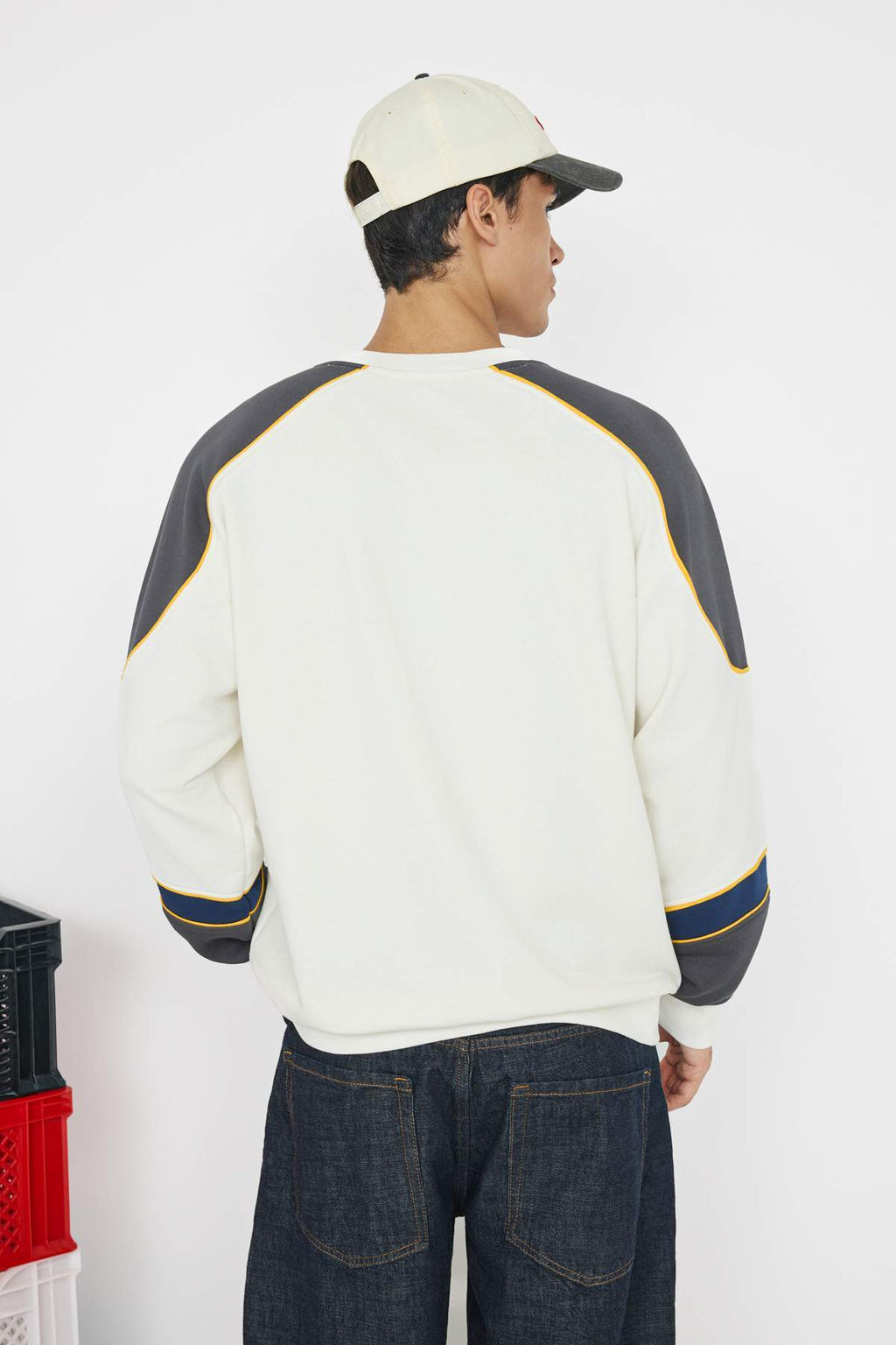 Teen Ekru Yeni Oversize/Genis Kesim Yaz? Nak?sl? Renk Bloklu Sweatshirt TMNAW26SW00005 - Trendyolmilla фото 4