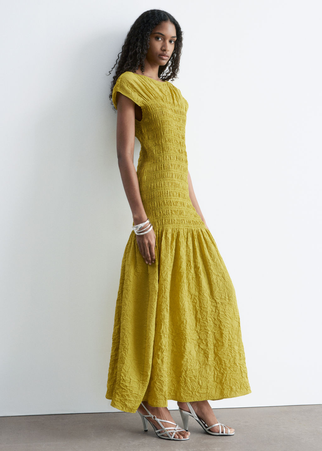 Maxivestido fruncido con nido de abeja - H&m фото 3