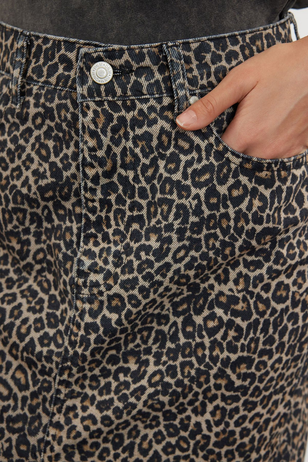 TRENDYOLMILLA Cok Renkli Leopar Desenli Kahverengi Midi Denim Etek TWOAW25ET00009 фото 4