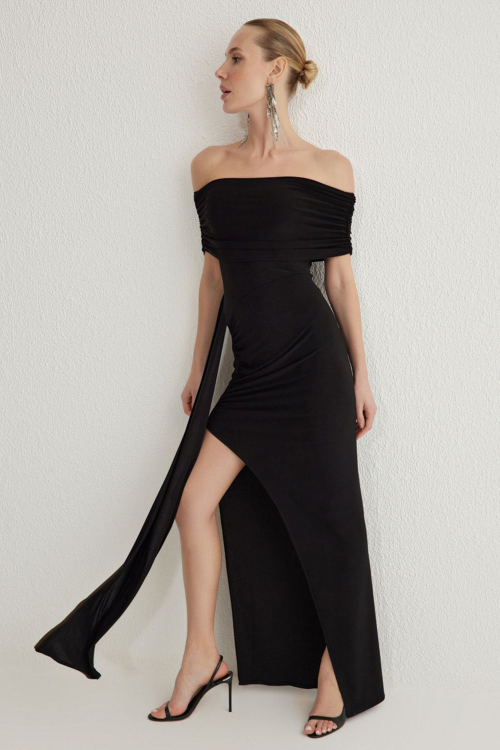 TRENDYOLMILLA Fusya Vucuda Oturan Carmen Yaka Orme Uzun S?k Abiye Elbise TPRSS25AE00029 фото 2