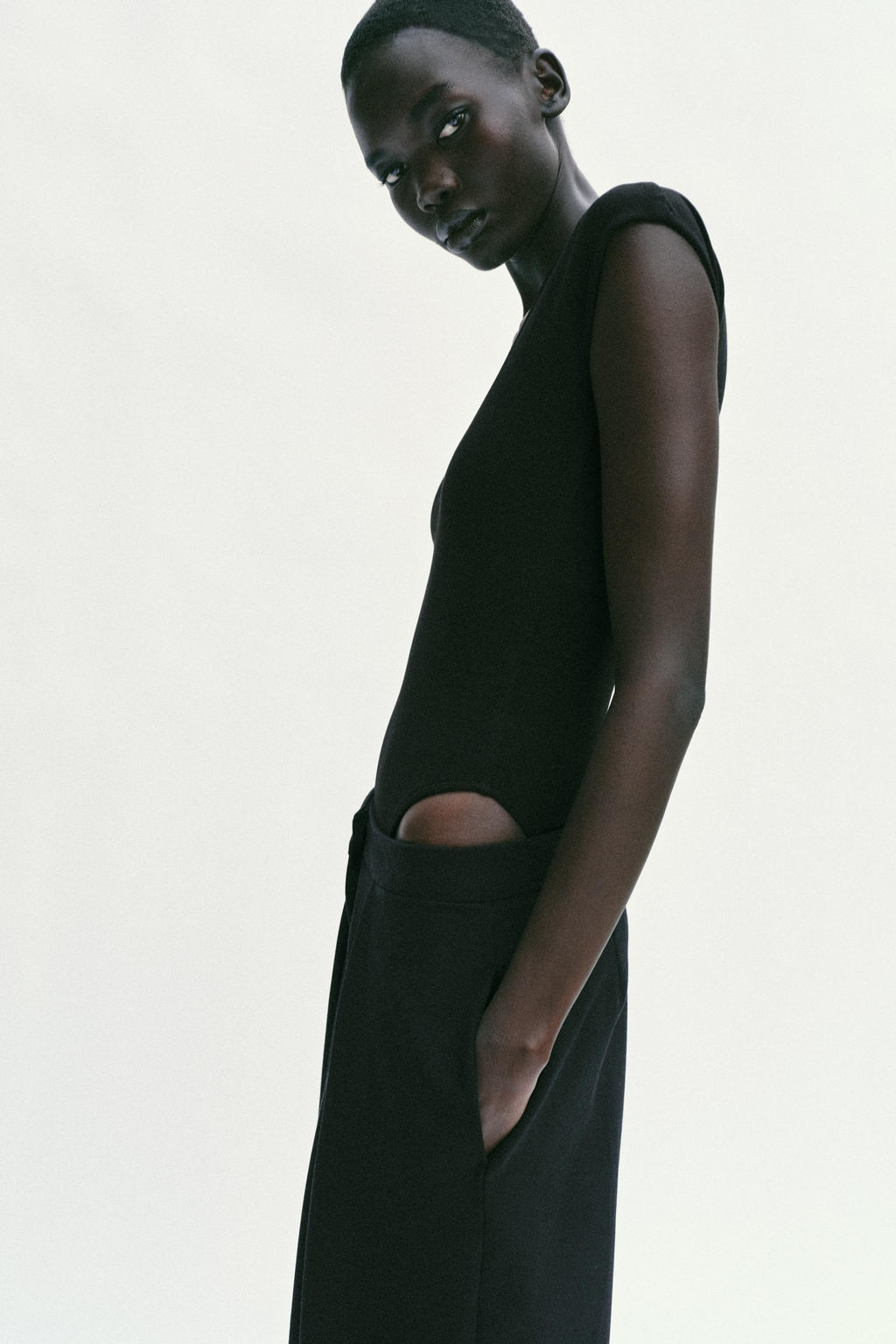 BODY ESCOTE REDONDO / Negro - Zara фото 3