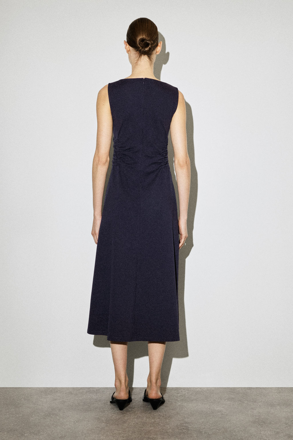 VESTIDO DE ALGOD?N EL?STICO CON CINTURA FRUNCIDA - H&m фото 8