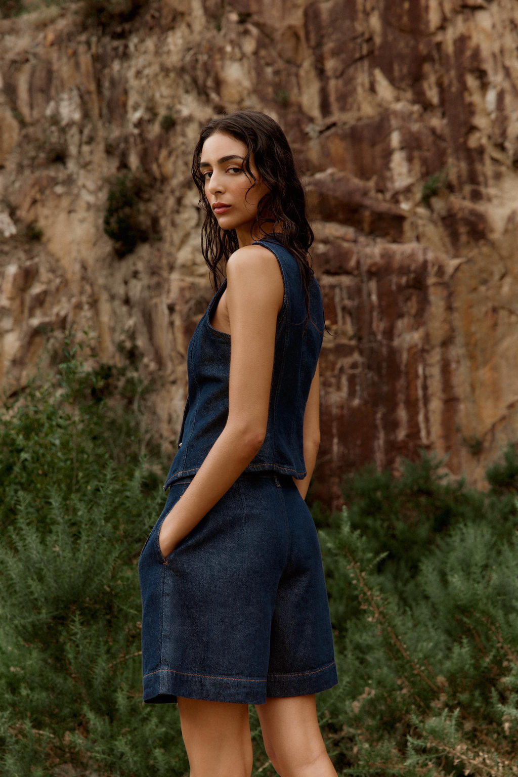 Z1975 DENIM SHORTS WITH DARTS AND BELT - Zara фото 19