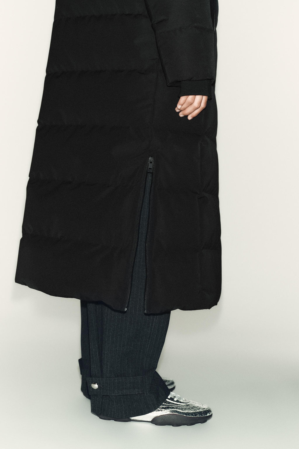 ANORAK ACOLCHADO EXTRA LARGO 60% PLUM?N 40% PLUMA CAPUCHA WATER REPELLENT WINDPROOF / Negro - Zara фото 7