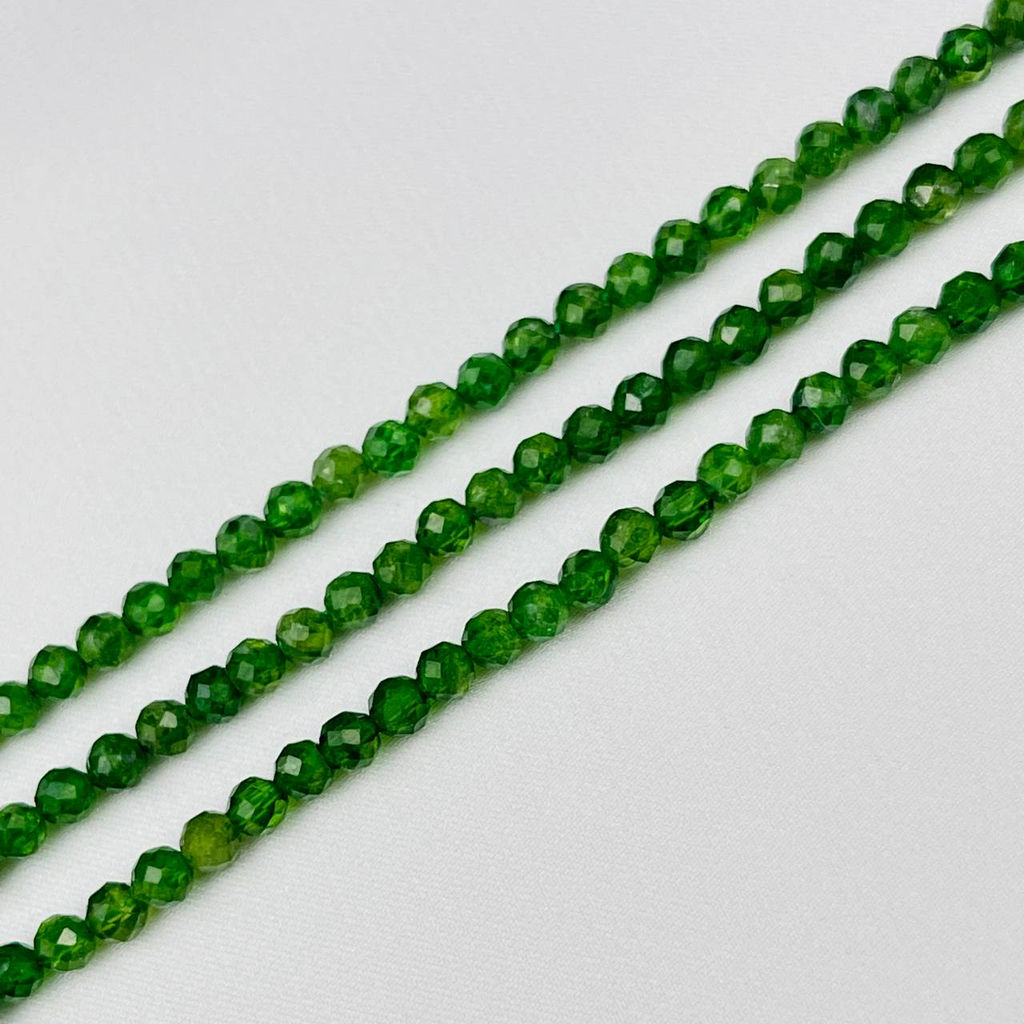 Бусины для украшений из Хромдиопсида (110 бусин)