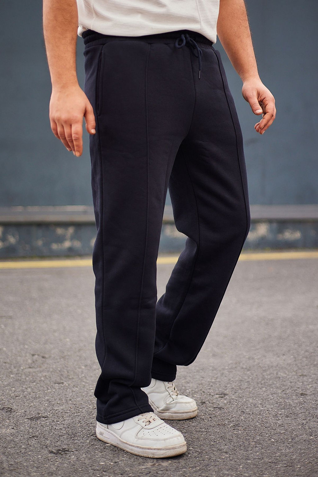 TRENDYOL MAN Lacivert Regular/Straight Kesim Dikis Detayl? Esofman Alt? TMNAW25EA00005