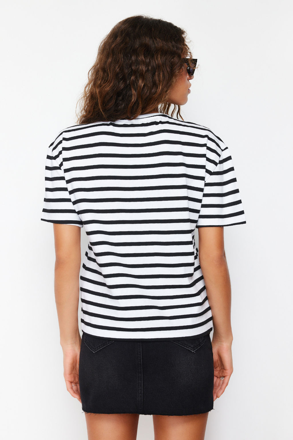 TRENDYOLMILLA K?rm?z? Cizgili Slogan Nak?s Detayl? Relaxed/Rahat Kesim Orme T-Shirt TWOSS24TS00053  фото 6