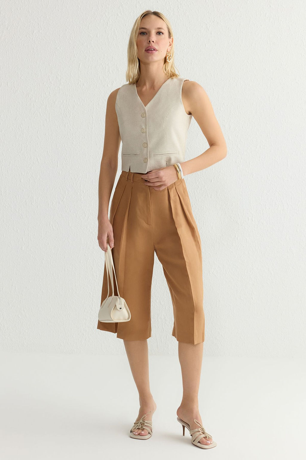 TRENDYOLMILLA Ac?k Haki Fitted Keten Gorunumlu V Yaka Crop Dokuma Yelek TWOSS25YE00028  фото 2