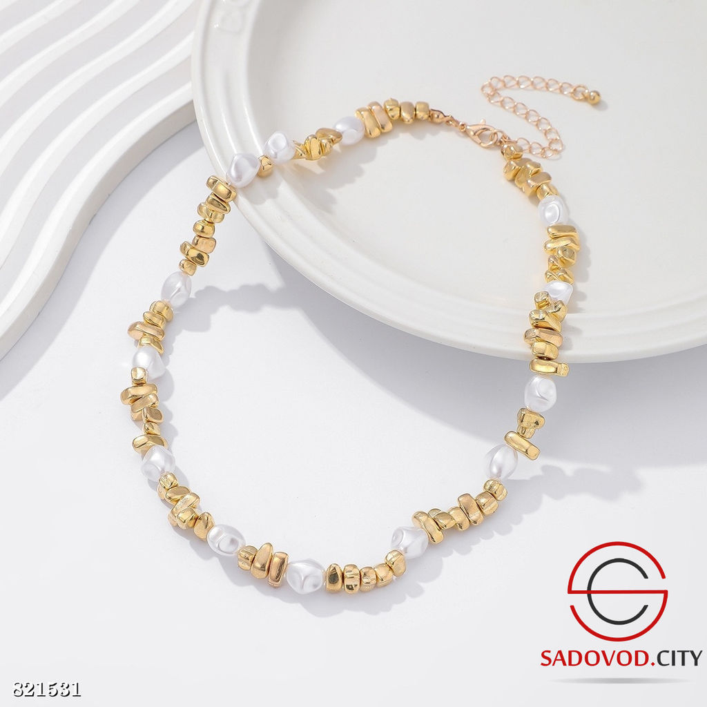 Чокер расшитый имитацией жемчуга