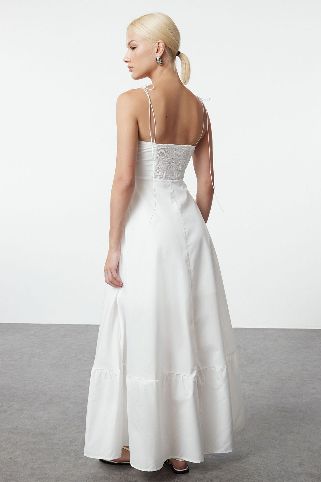 TRENDYOLMILLA Beyaz Drape Detayl? Dokuma Maxi Elbise TWOSS24EL01128 фото 5