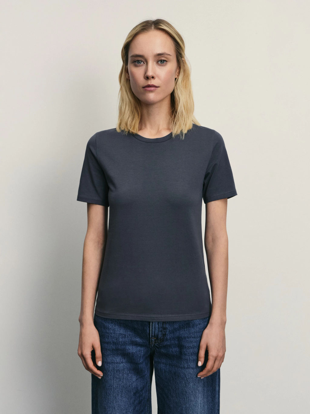 Базовая футболка из эластичного хлопка / Zarina  фото 3