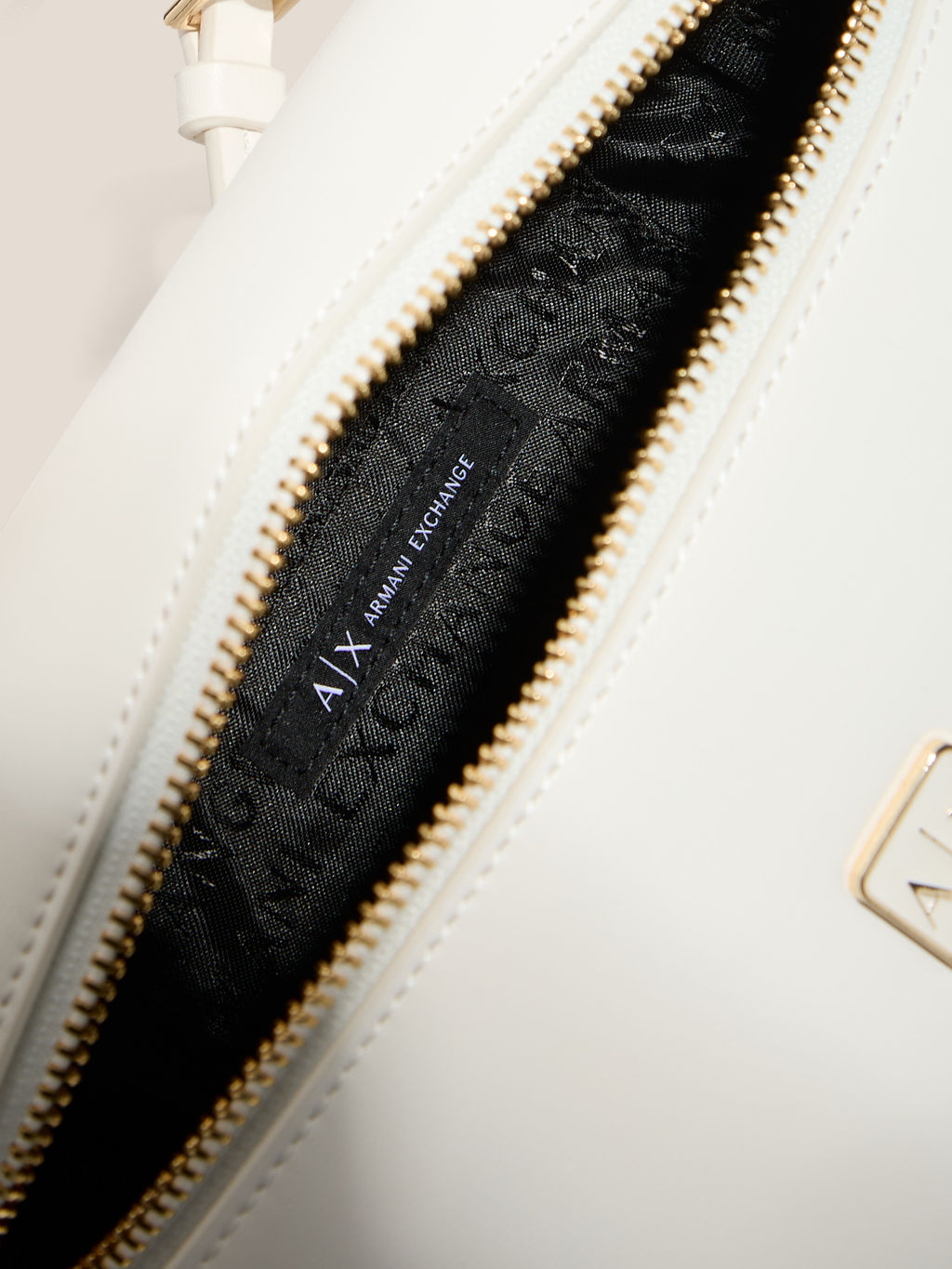 Женская косметичка ARMANI EXCHANGE EMILY Артикул 4368474, белый  фото 4