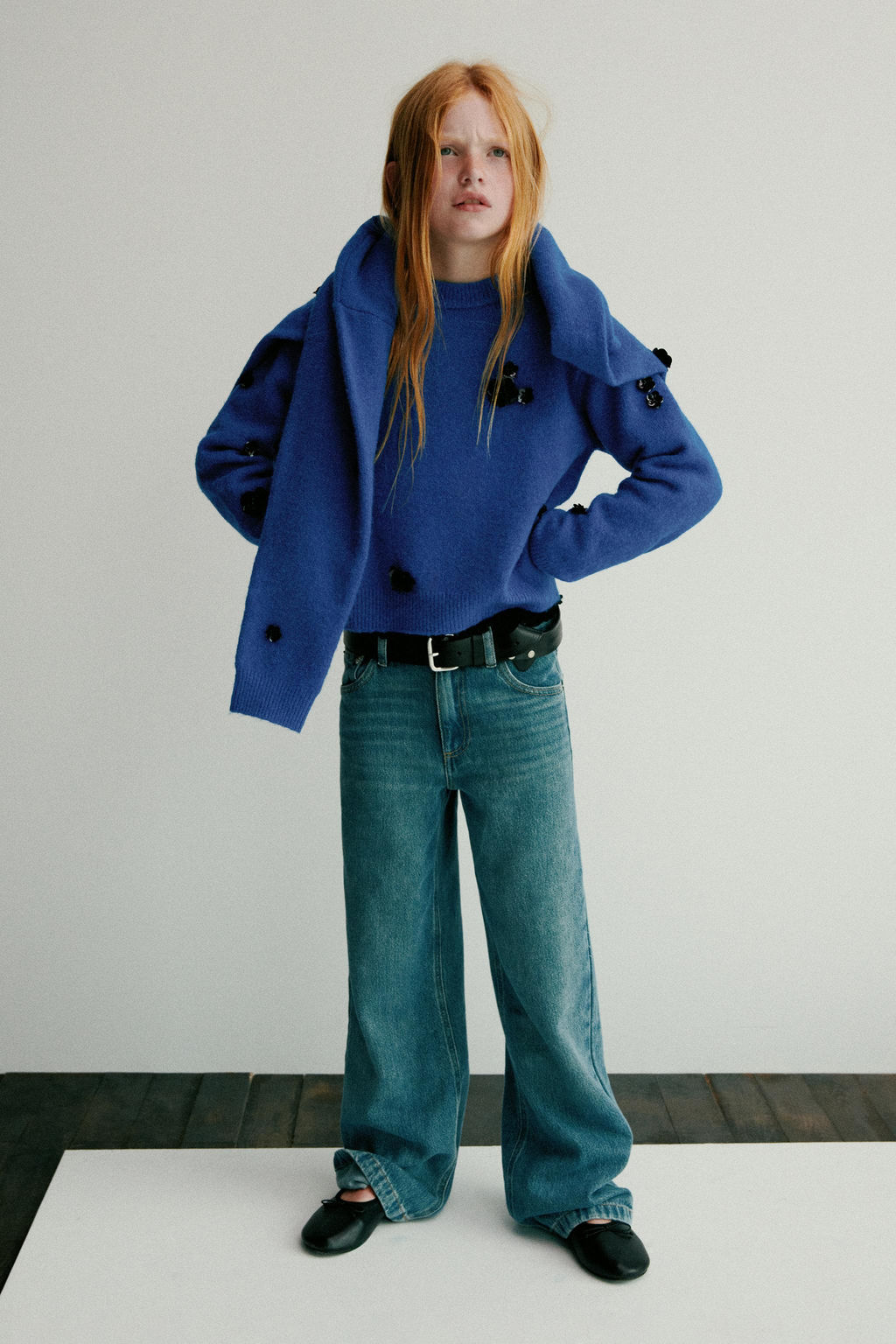 KNIT SWEATER WITH SEQUIN FLOWERS - Zara фото 5