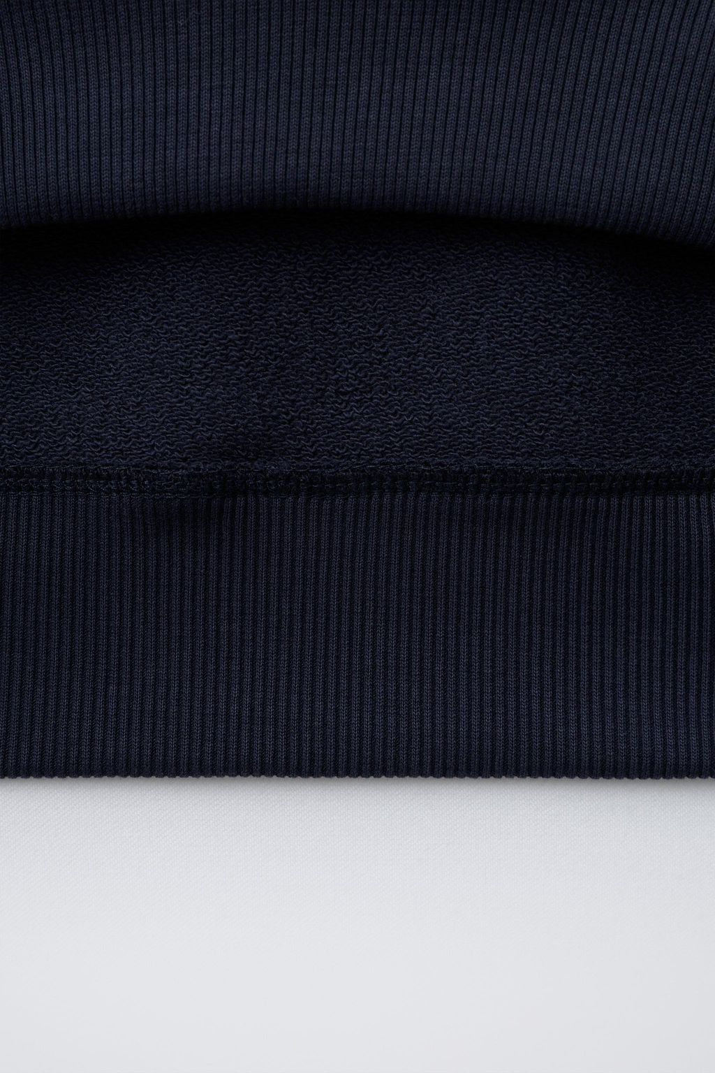 BASIC LABEL SWEATSHIRT