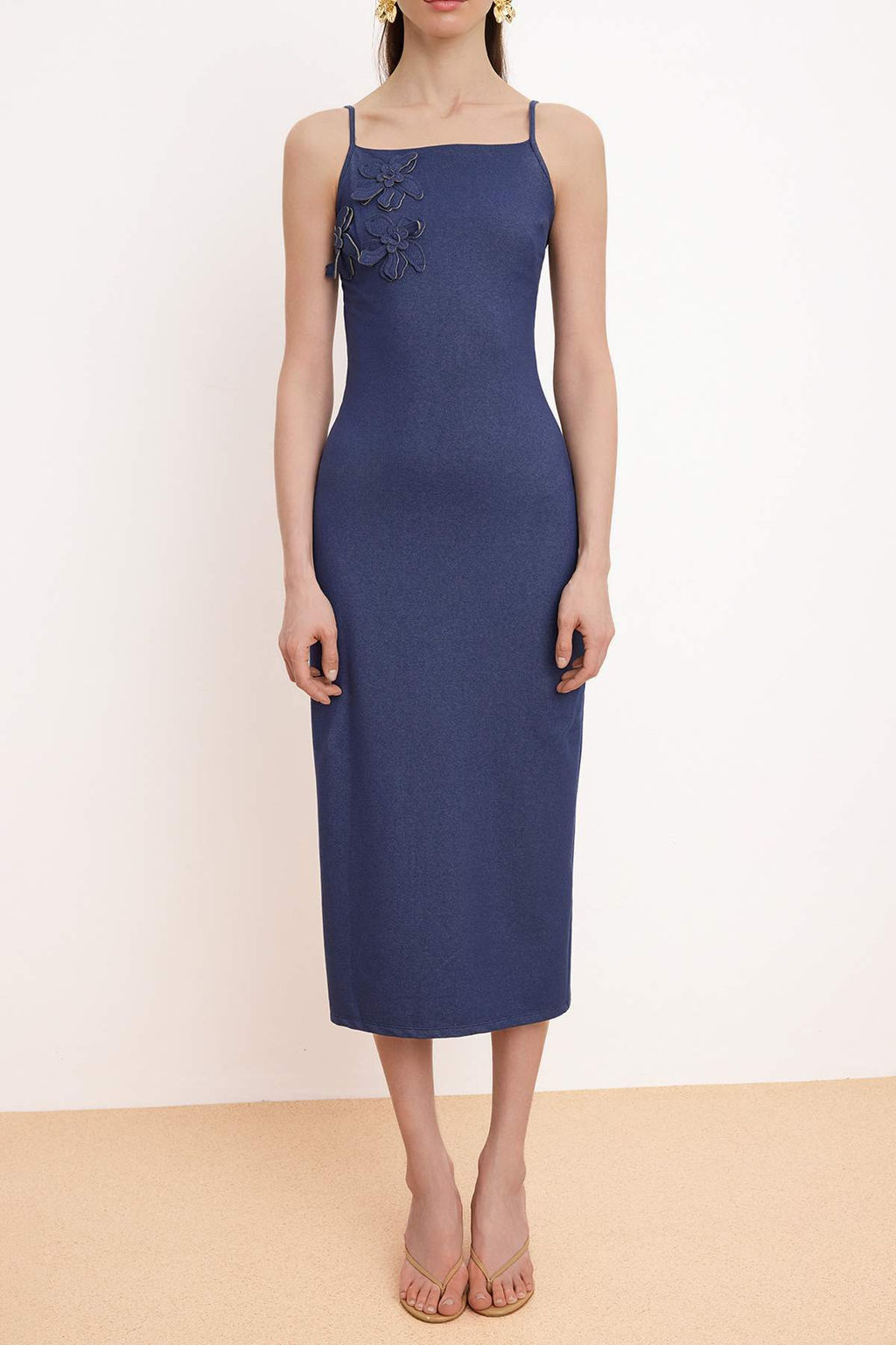 Indigo Bodycon Kare Yaka Kolsuz Aksesuar Detayl? 2 iplik penye Orme Elbise TWOSS26EL00376 - Trendyolmilla фото 3