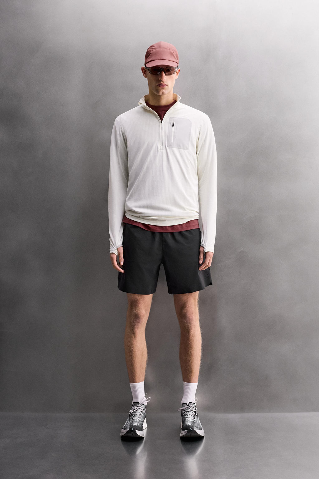 PANTALONES CORTOS PERFORADOS / Negro