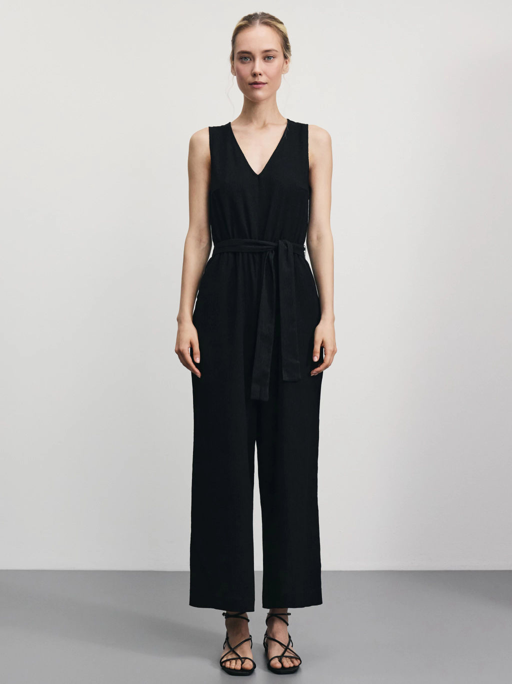 Комбинезон из фактурной ткани / Zarina фото 2