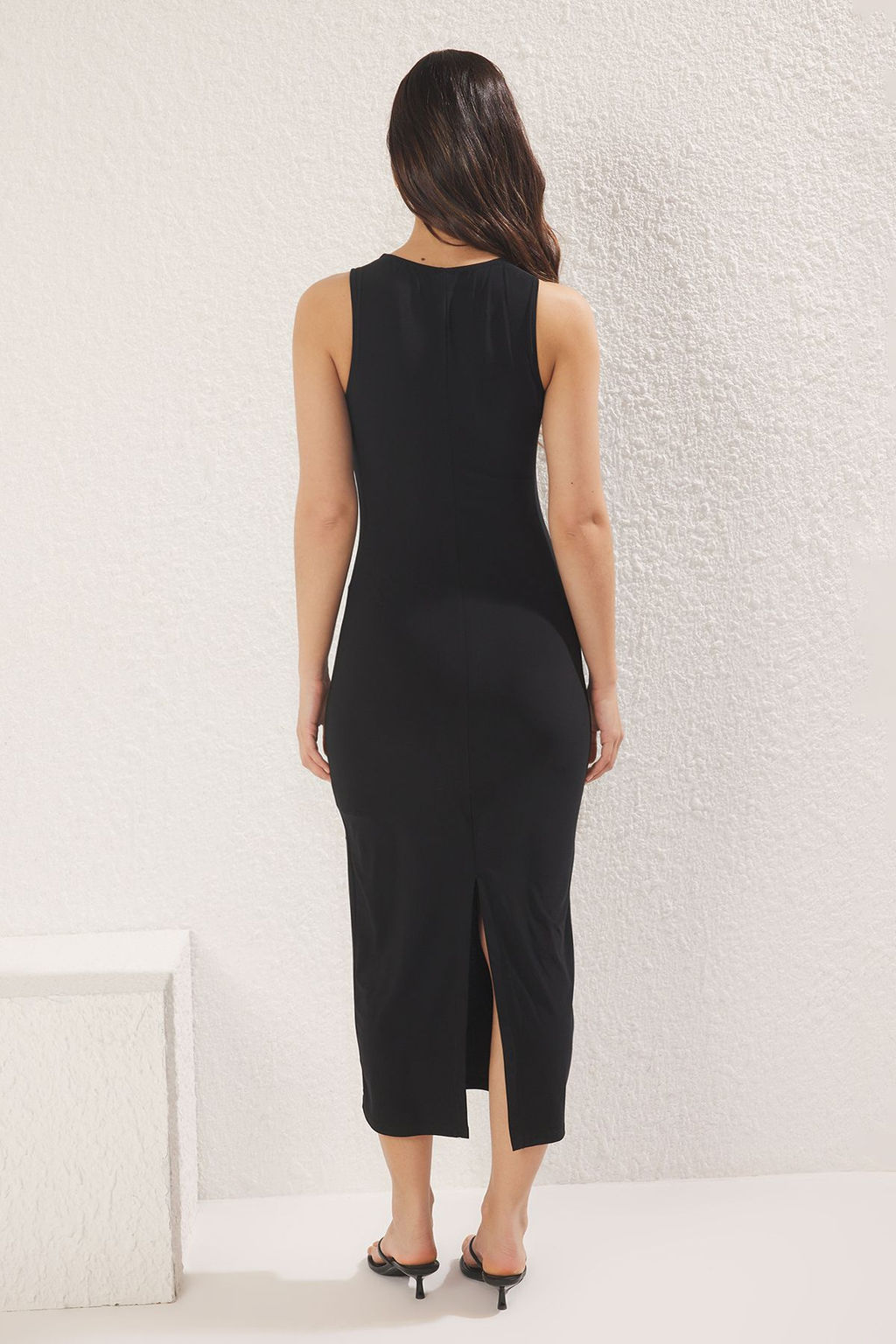 TRENDYOLMILLA Siyah Aksesuarl? Cut Out/Pencere Detayl? Vucuda Oturan Esnek Maxi Orme Elbise TWOSS25EL00687  фото 4
