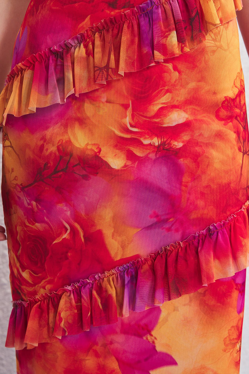 TRENDYOLMILLA K?rm?z? F?rf?r Detayl? Tul Astarl? Maxi Abiye Elbise TPRSS25AE00174  фото 3