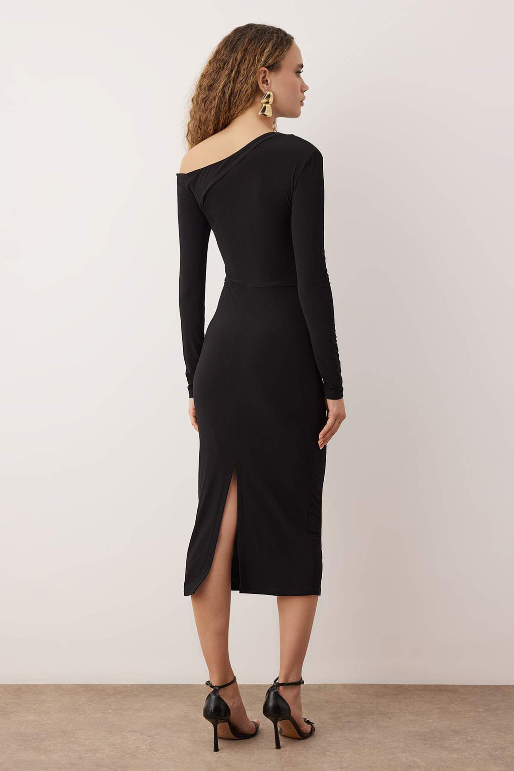 Siyah Vucuda Oturan Aksesuar Detayl? Maxi Kokteyl Elbise TPRAW26EL00007