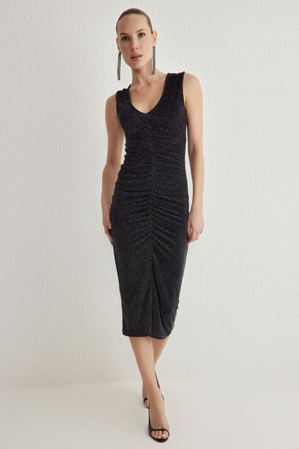 Antrasit Vucudu Oturan Par?lt?l? Simli Orme Astarl? S?k Abiye Gece Mezuniyet Elbisesi TPRSS25EL00170 - Trendyolmilla фото 2