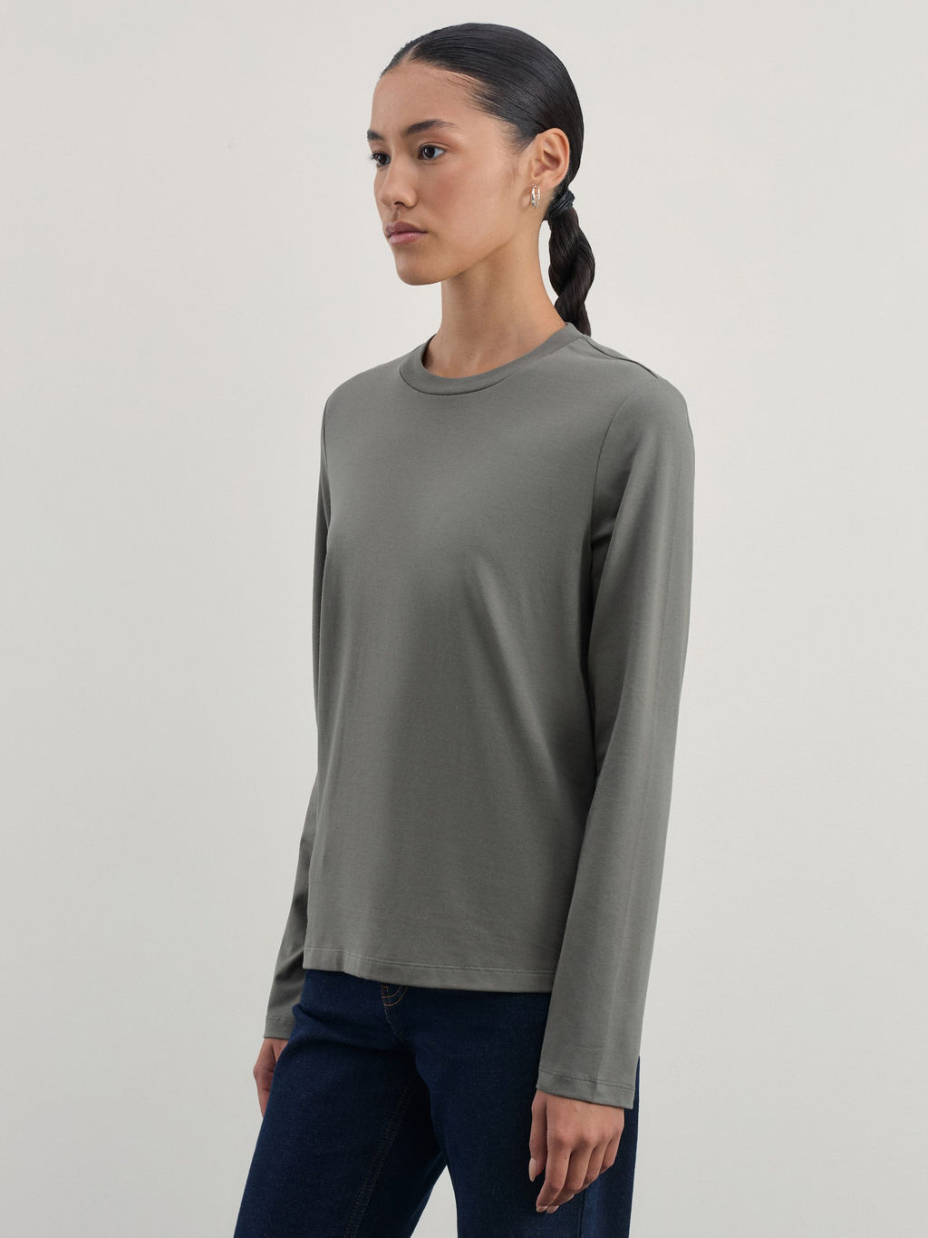 Однотонный базовый лонгслив из хлопка / Zarina  фото 4