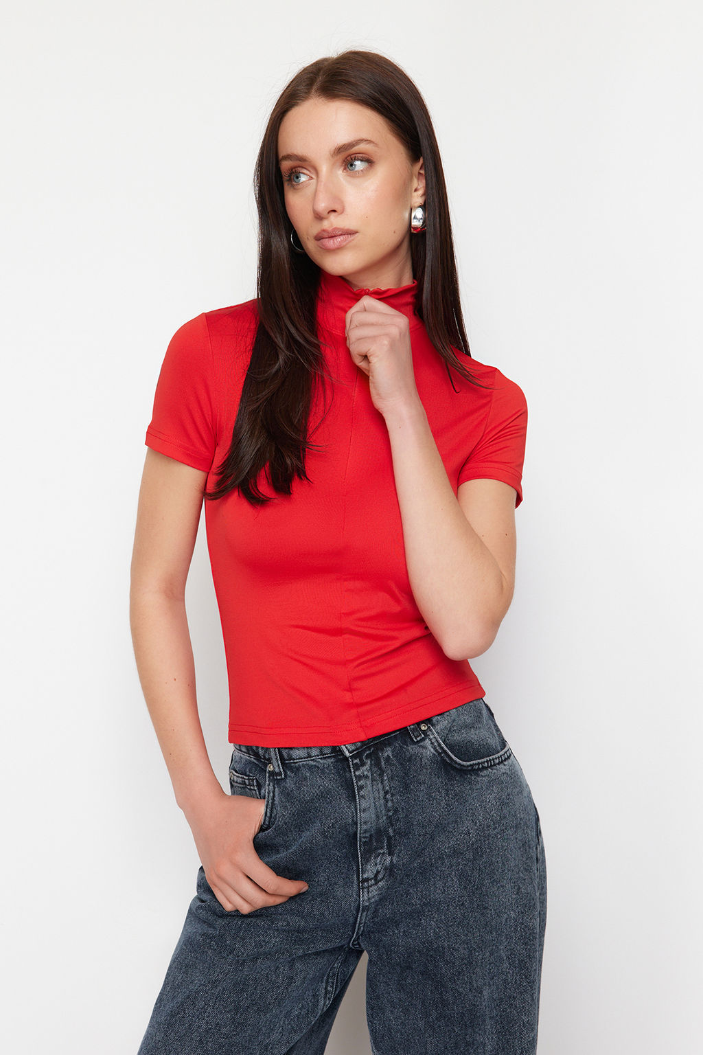 K?rm?z? Fitted/Vucuda Oturan Fermuarl? Yaka K?sa Kollu Esnek Orme Bluz TWOSS24BZ00489 - Trendyolmilla фото 2