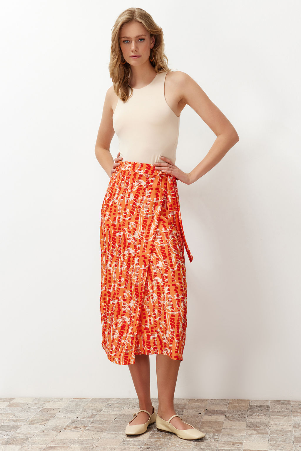 TRENDYOLMILLA Cok Renkli Cicek Desenli Viskon Kumasl? Midi Dokuma Etek TWOSS23ET00294 фото 2