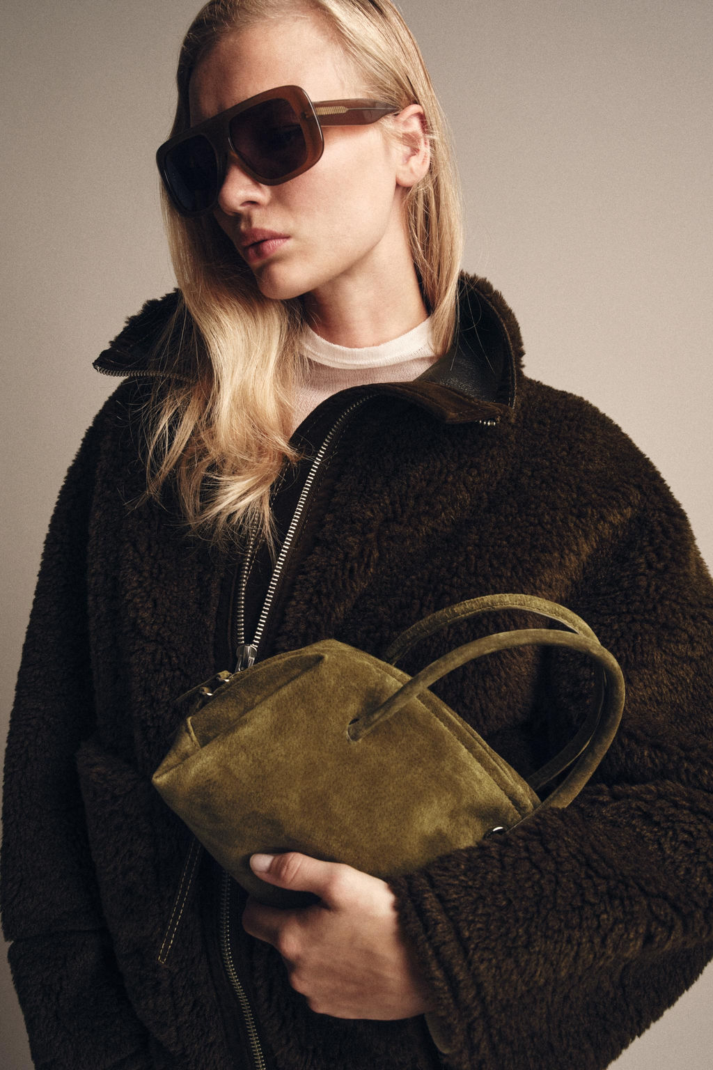 SPLIT SUEDE BOWLING BAG - Zara фото 2