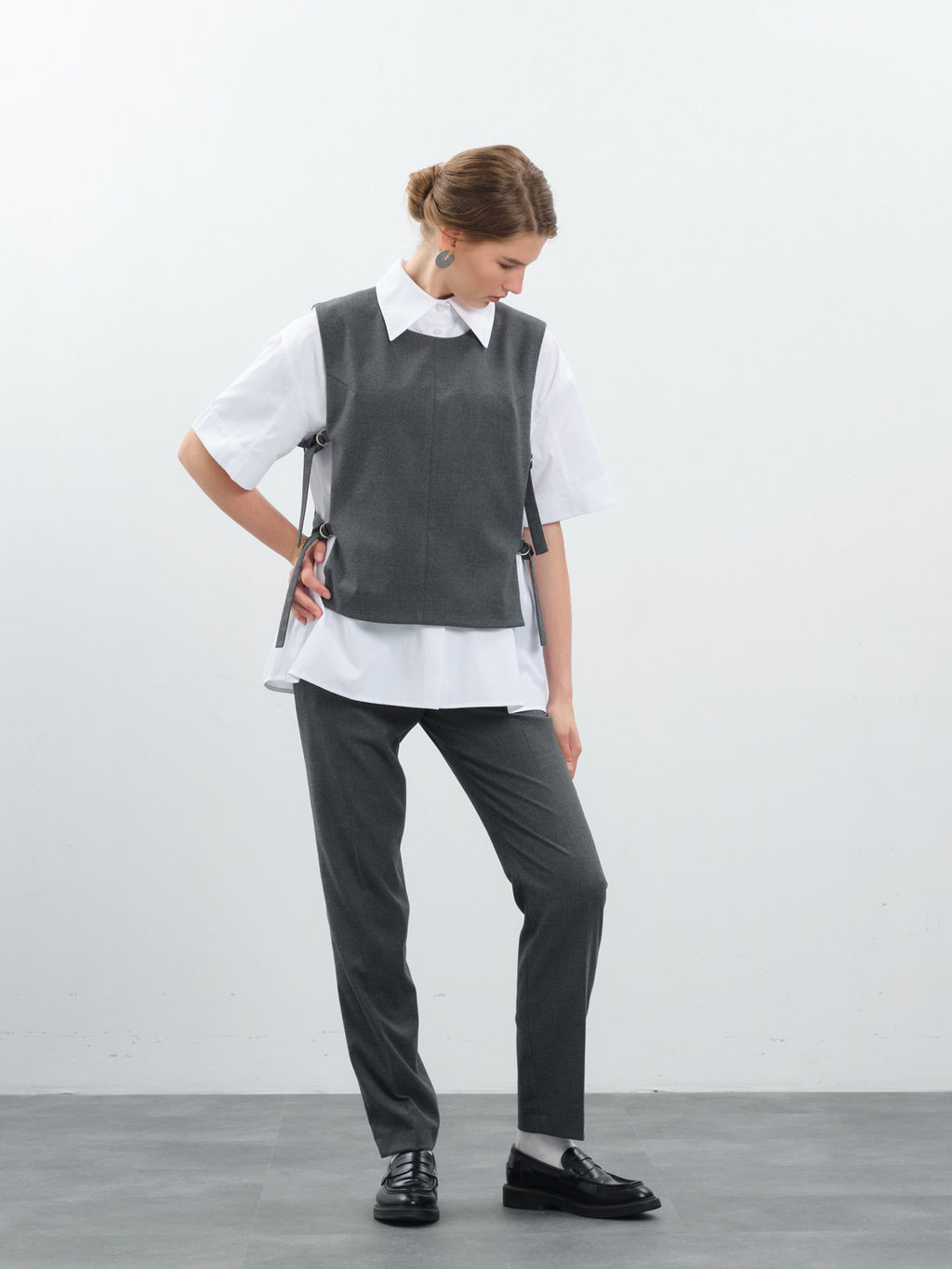 Серые зауженные брюки virele