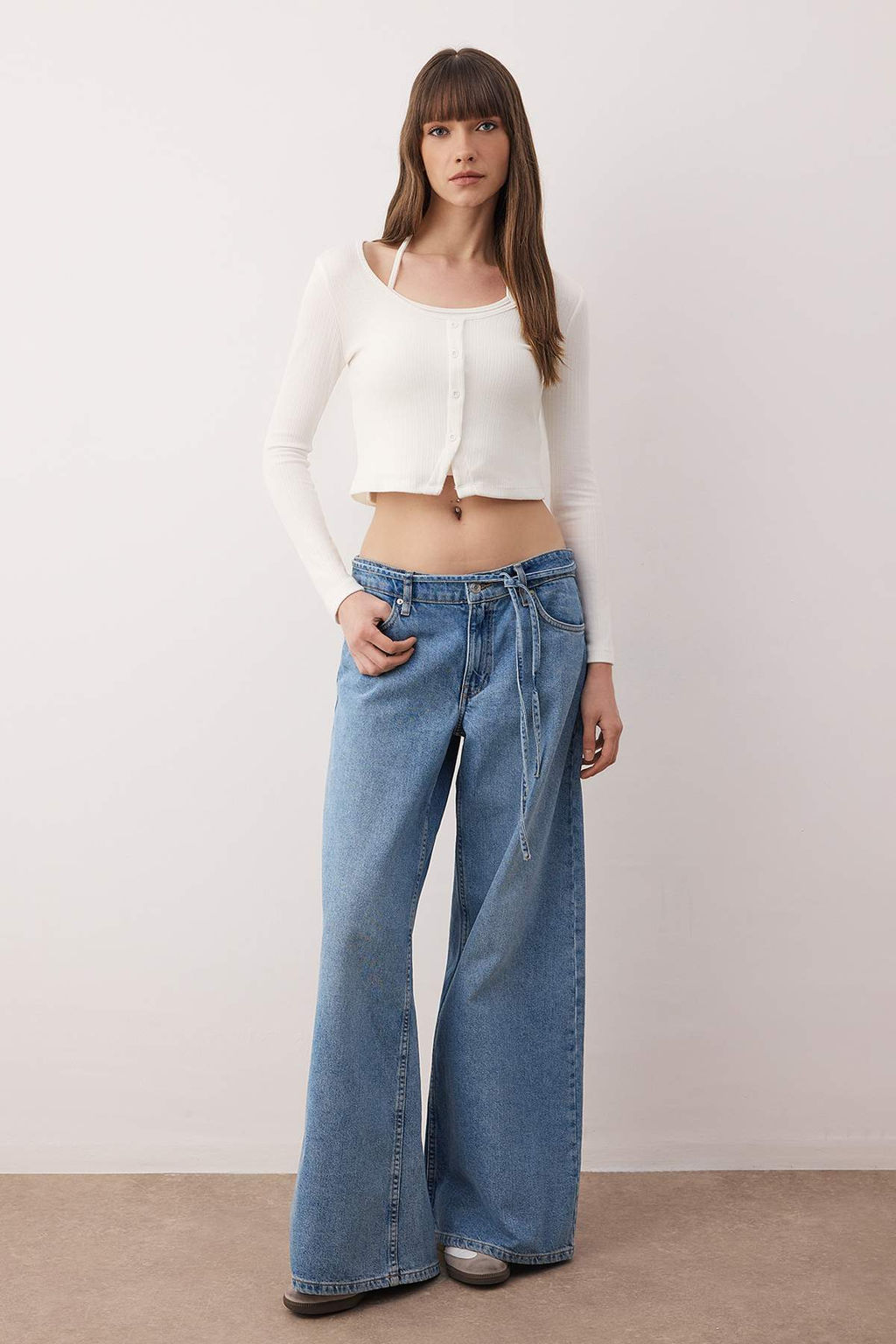 Ekru 2li Vucuda Oturan Cift Gorunumlu Kurdele Detayl? Triko Gorunumlu Orme Bluz TWOAW26BZ00119