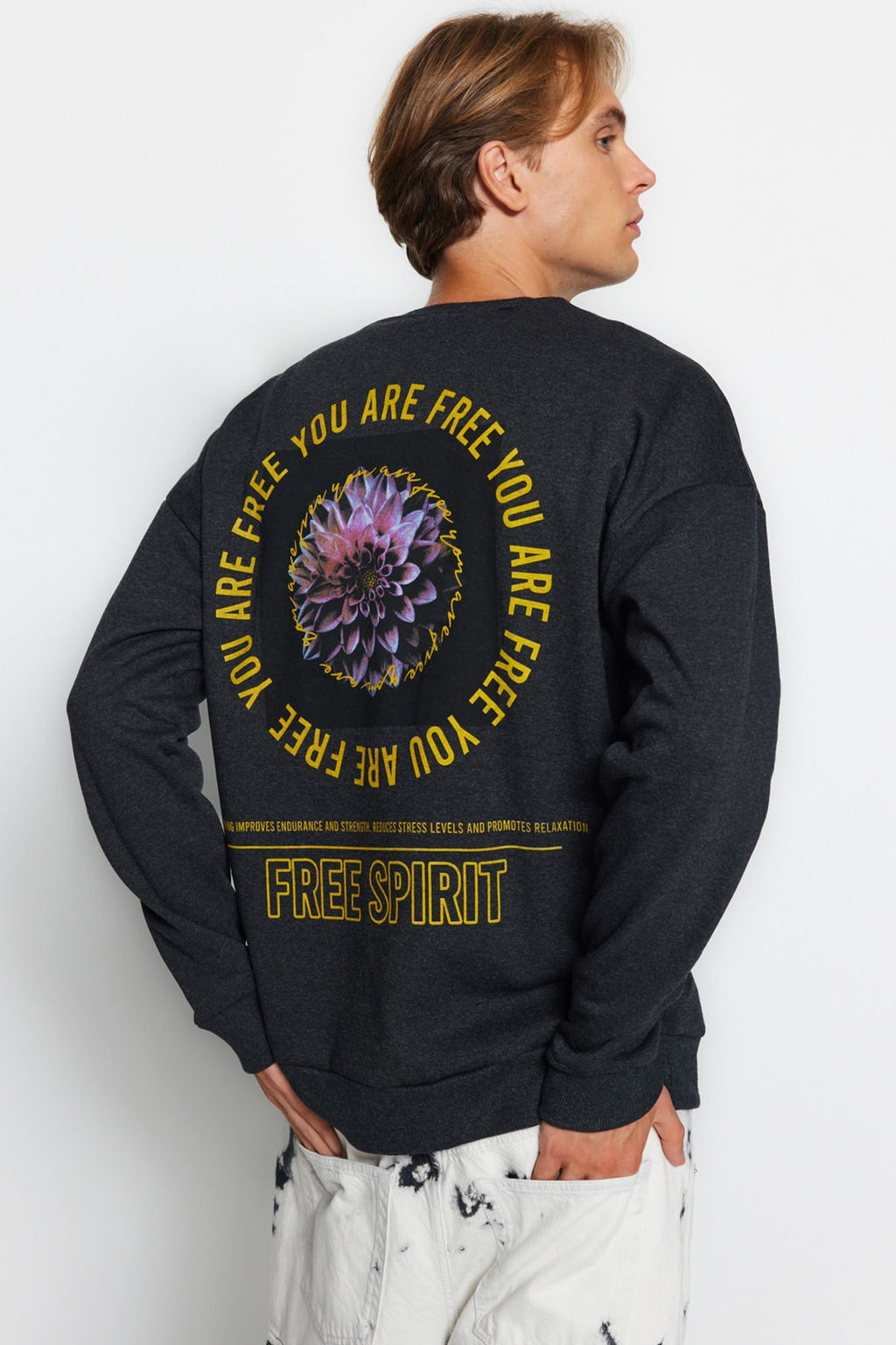 Antrasit Oversize/Genis Kesim Cicek S?rt Bask?l? Ici Polarl?/S?cak Tutan Sweatshirt TMNAW23SW00493