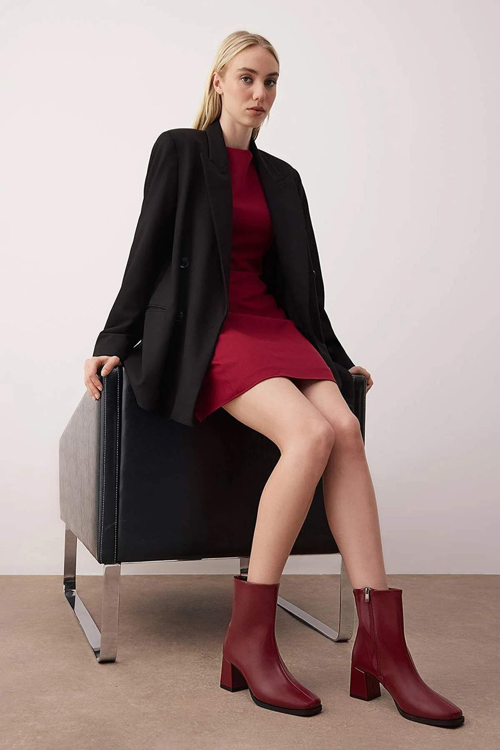 Siyah Kare Burun Blok Topuklu Kad?n Bot
TAKAW26BO00069 - Trendyolmilla фото 7