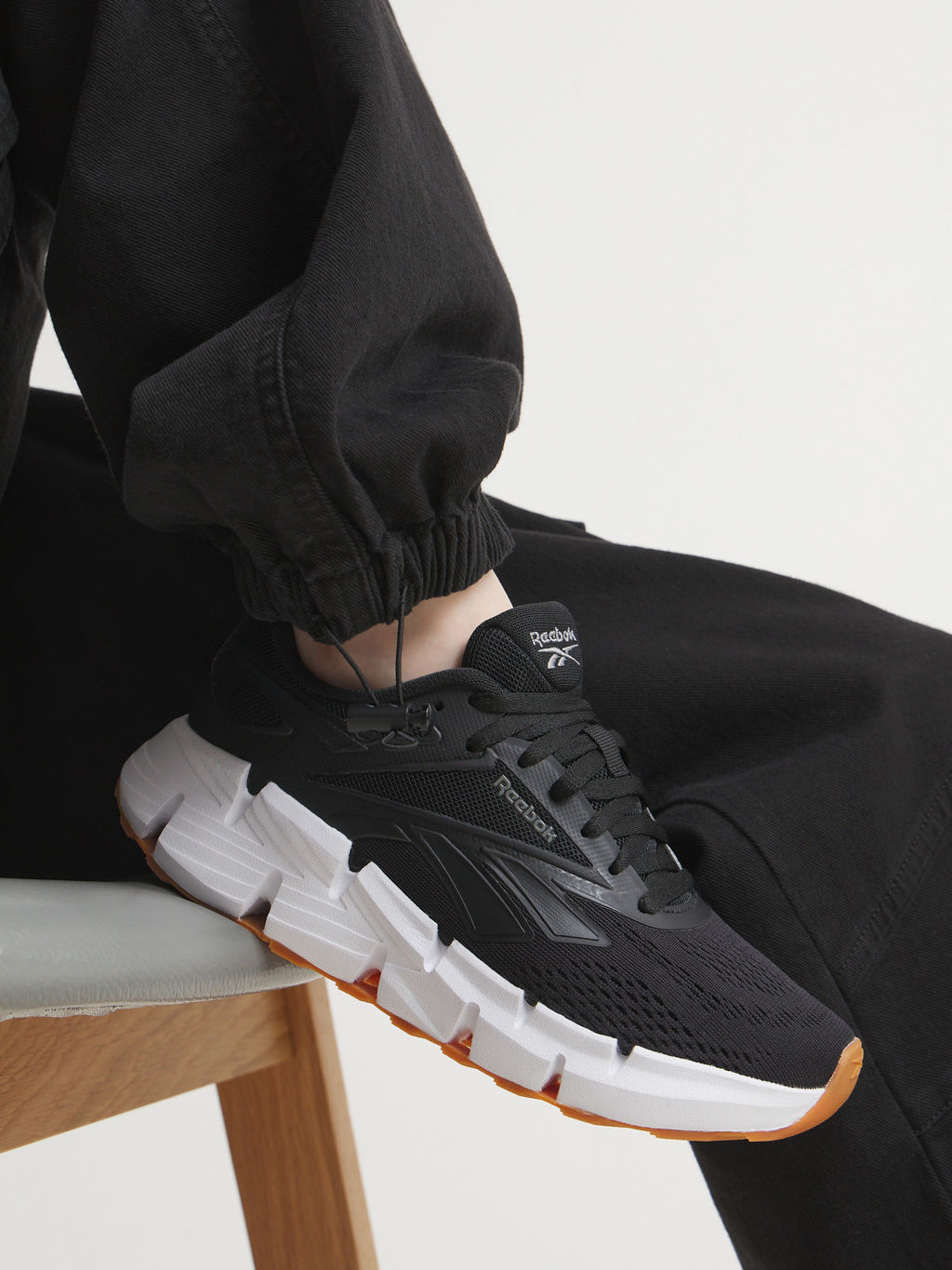 Женские кроссовки REEBOK ZIG DYNAMICA 6 Артикул 4495433, черный
