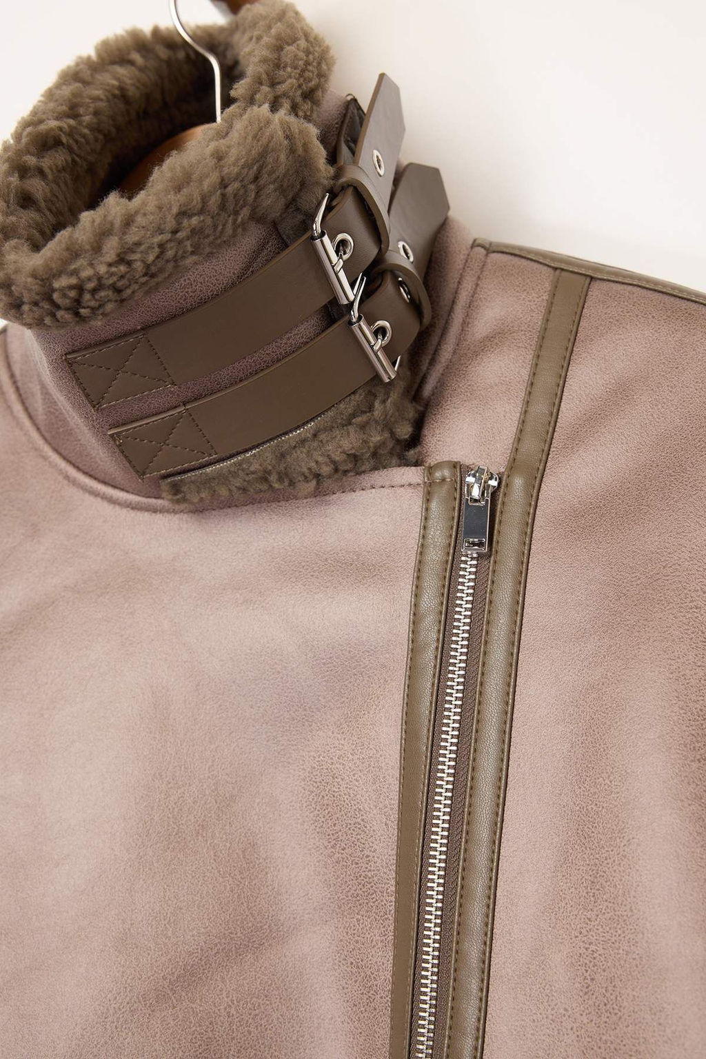 Vizon Regular Kal?p Yakas? Kemer Detayl? Peluslu Suet Biker Ceket Mont TWOAW25MO00011 - Trendyolmilla фото 9