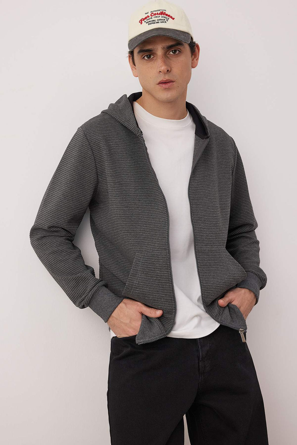 Siyah Regular/Normal Kesim Fermuarl? Kapusonlu Dokulu Sweatshirt TMNAW26SW00067 - Trendyolmilla фото 22
