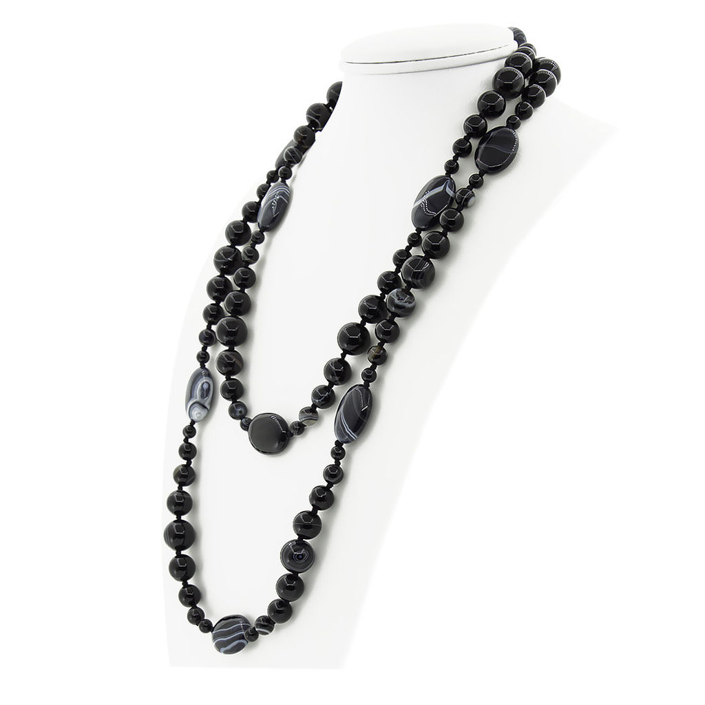 Агат черный (Бразилия), разноразмерные с плоскими овалами, бусы "Стихия" длина бус 128см