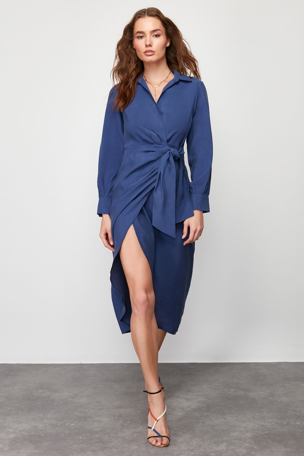 TRENDYOLMILLA Indigo Kruvaze Baglama Detayl? Midi Dokuma Elbise TWOSS24EL00521  фото 3