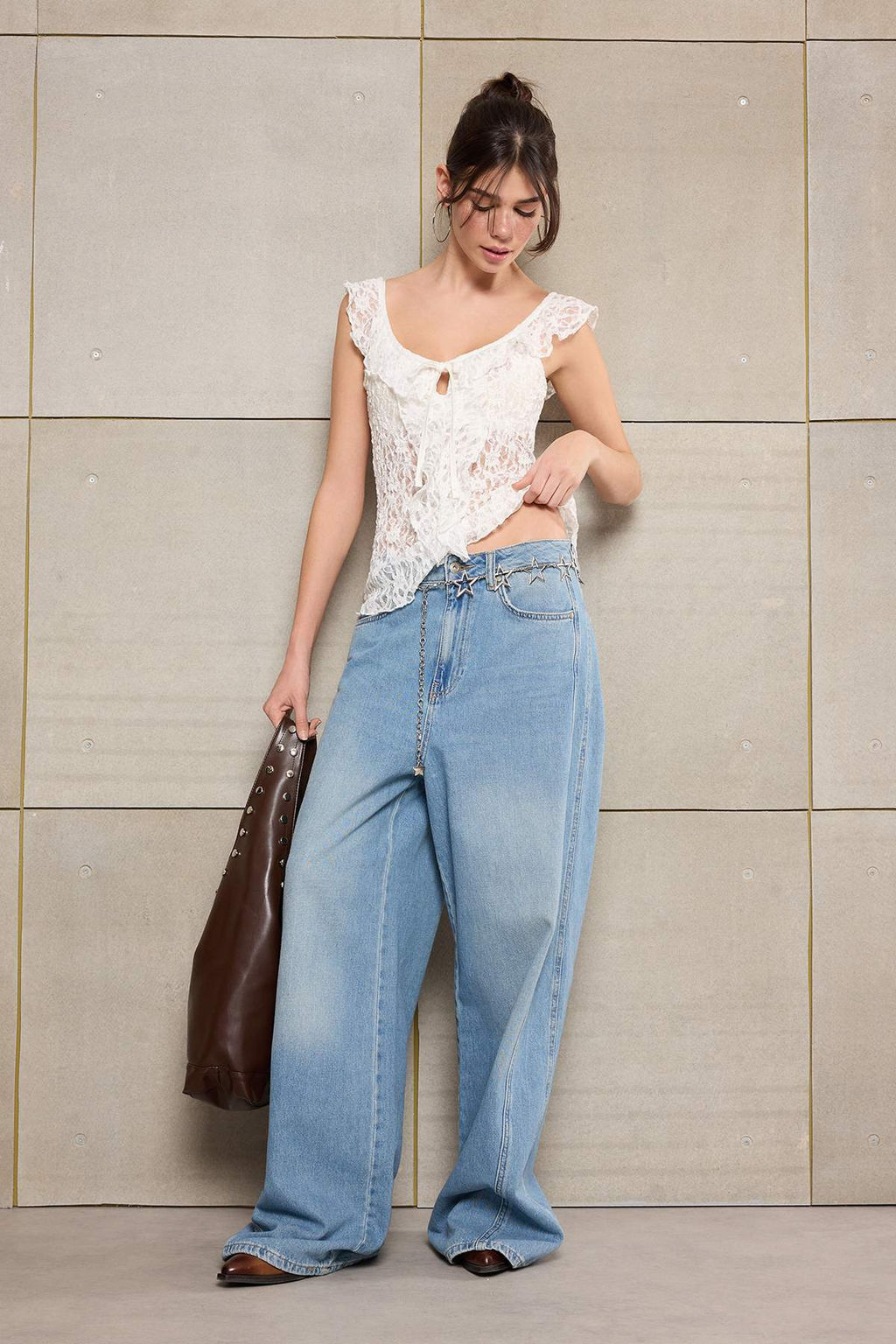 Teen Ekru Fitted/Vucuda Oturan Havuz Yaka Kolsuz Baglama Detayl? Dantel Orme Bluz TWOSS26BZ00251 - Trendyolmilla фото 2