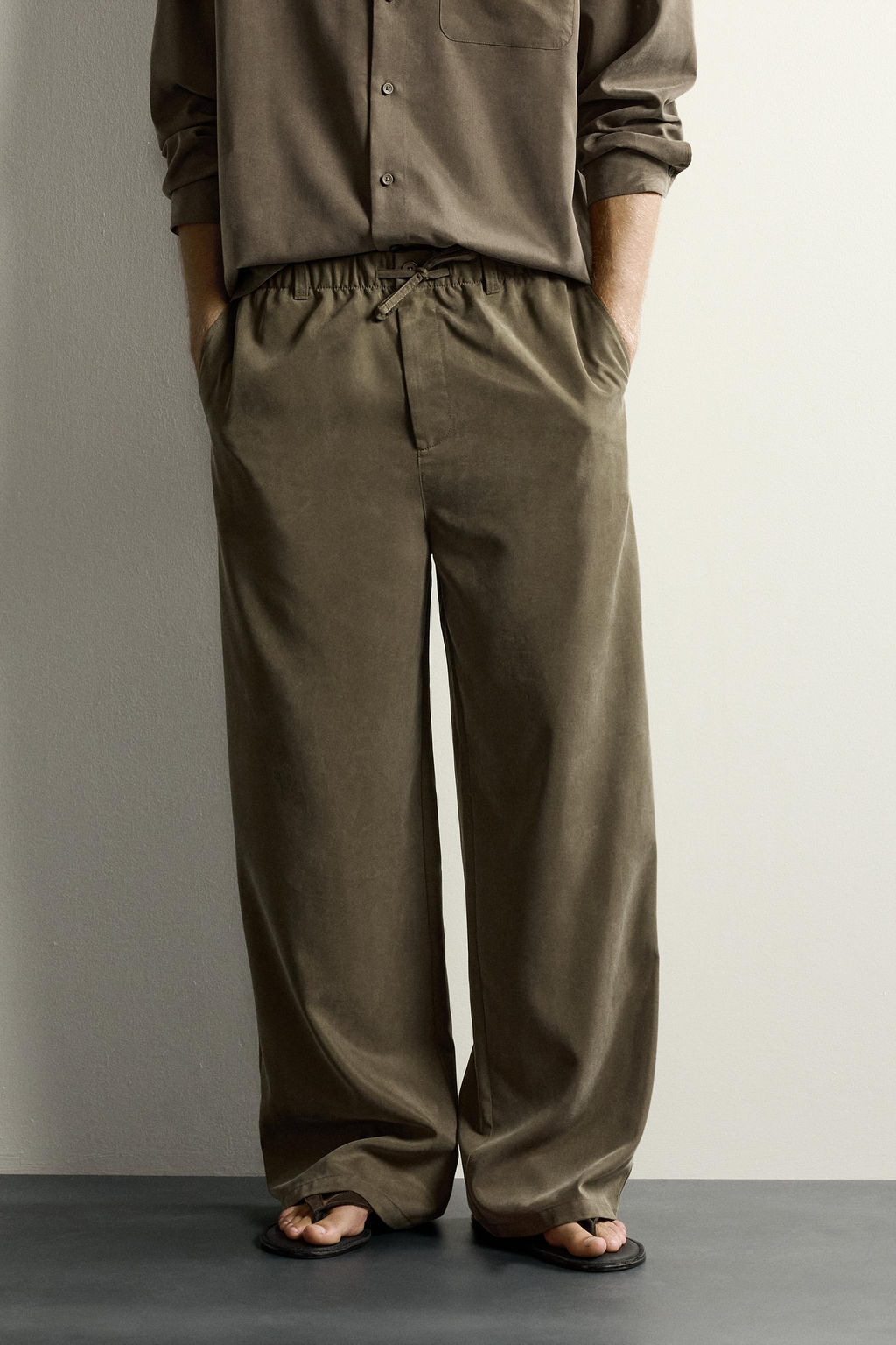 PANTAL?N FLUIDO RELAXED FIT / Marr?n - Zara фото 2
