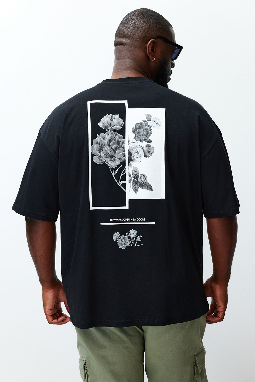 TRENDYOL MAN Siyah Buyuk Beden Oversize/Genis Kesim Rahat Cicek Bask?l? %100 Pamuklu T-Shirt TMNSS23TS00136 - Trendyolmilla фото 4