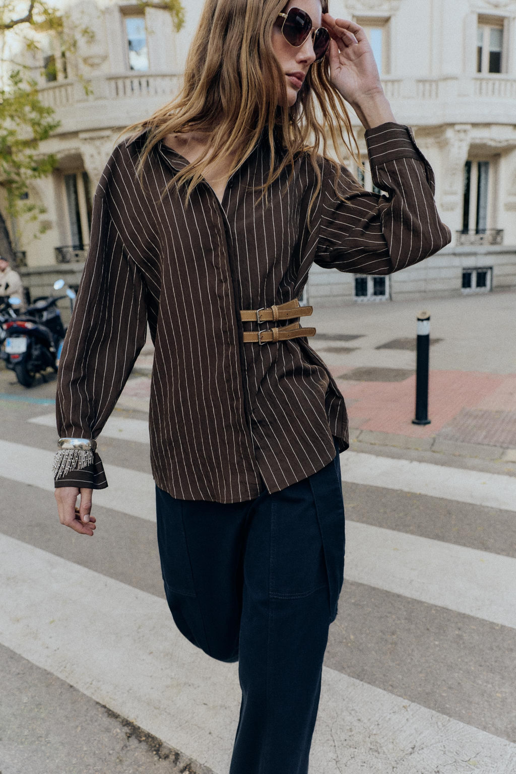 STRIPED SHIRT WITH BUCKLES - Zara фото 4