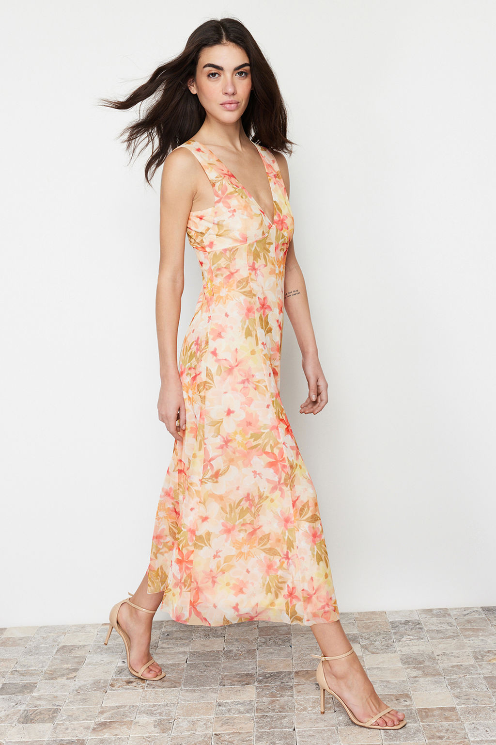 Cok Renkli Cicekli Cicek Bask?l? V Yaka Tul Esnek Orme Elbise TWOSS24EL00384