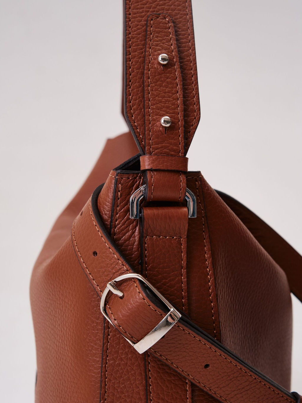 Сумка кожаная на плечо Azaro 30925 коричневый